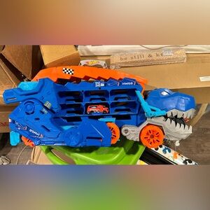 Hot Wheels ultimate t-Rex